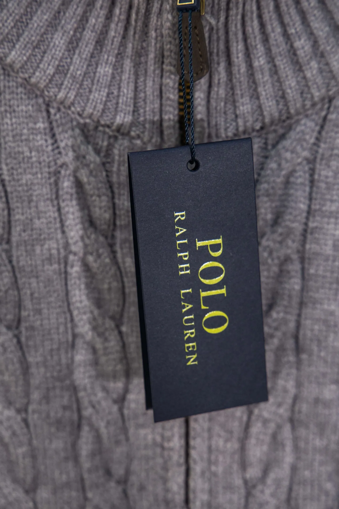 P250 model number: Y199 Ralph Lauren men's zipper jacket, men's hemp flower zipper jacket. The version is really good-looking. It can be worn alone or as a jacket to be worn inside or outside. The upper body shows your personal fashion charm. Four colors are available. Same style for men and women. A must-have item for new summer products. Tag, hanging grain, washed, packaging bag, full set of accessories. Very good appearance. Super exquisite workmanship. Size: S-XL